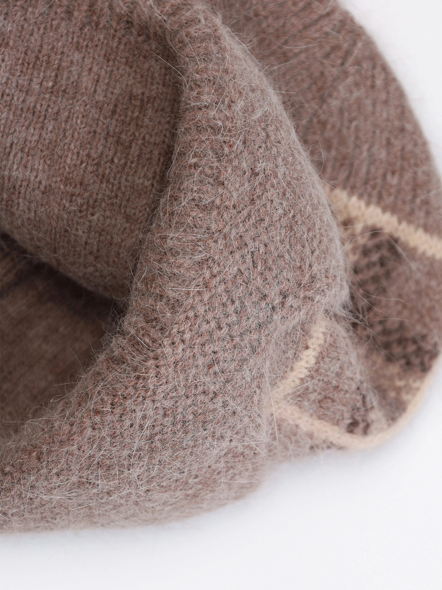 Шапка-ушанка из ангоры и нейлона с отворотом в ассортименте